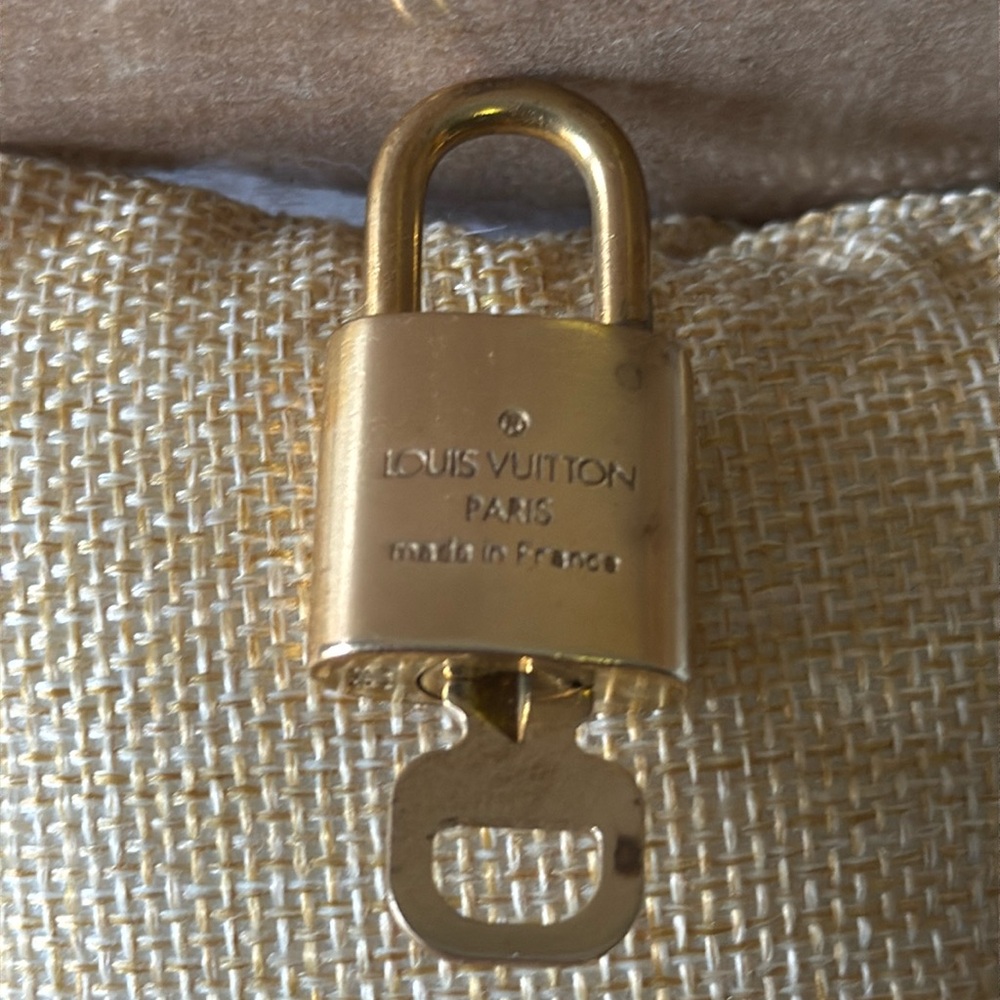 LOUIS VUITTON Padlock LOCK 316 with KEY - Picture 2 of 3
